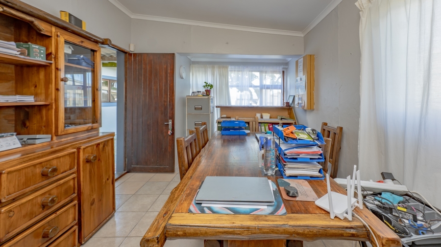 4 Bedroom Property for Sale in Struisbaai Western Cape